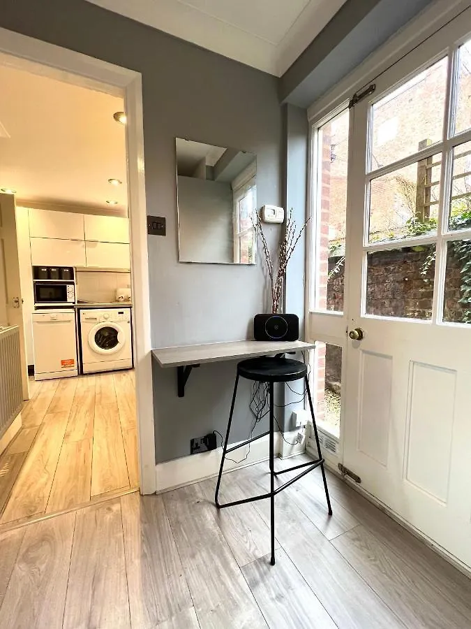 Chester'S - Central Chester Stays - City Walls - Private Garden Overlooking River Dee Apartment