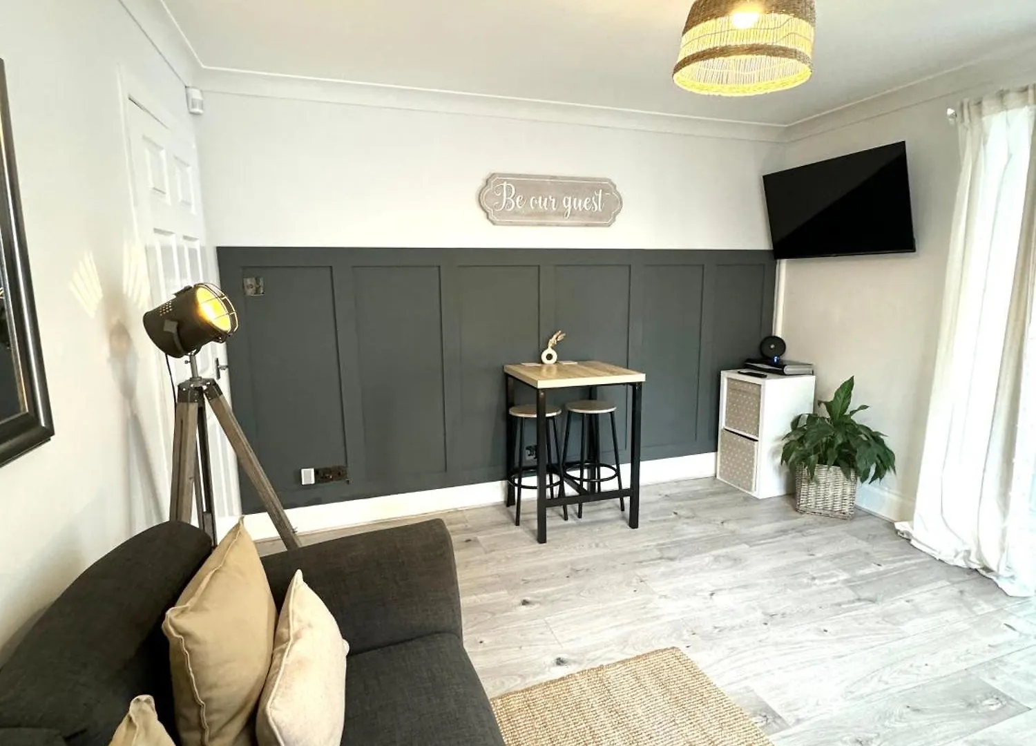 Chester'S - Central Chester Stays - City Walls - Private Garden Overlooking River Dee 0*,  United Kingdom