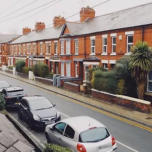 Entire In Hoole, Chester- Walking Distance To Train Station & Centre Chester